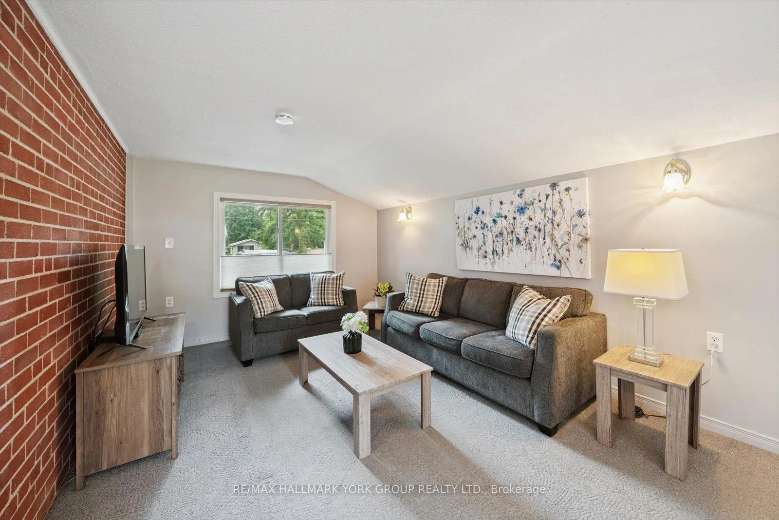 Photo 26 of 29 Seaton Drive, Aurora, Aurora Highlands — HOMEH