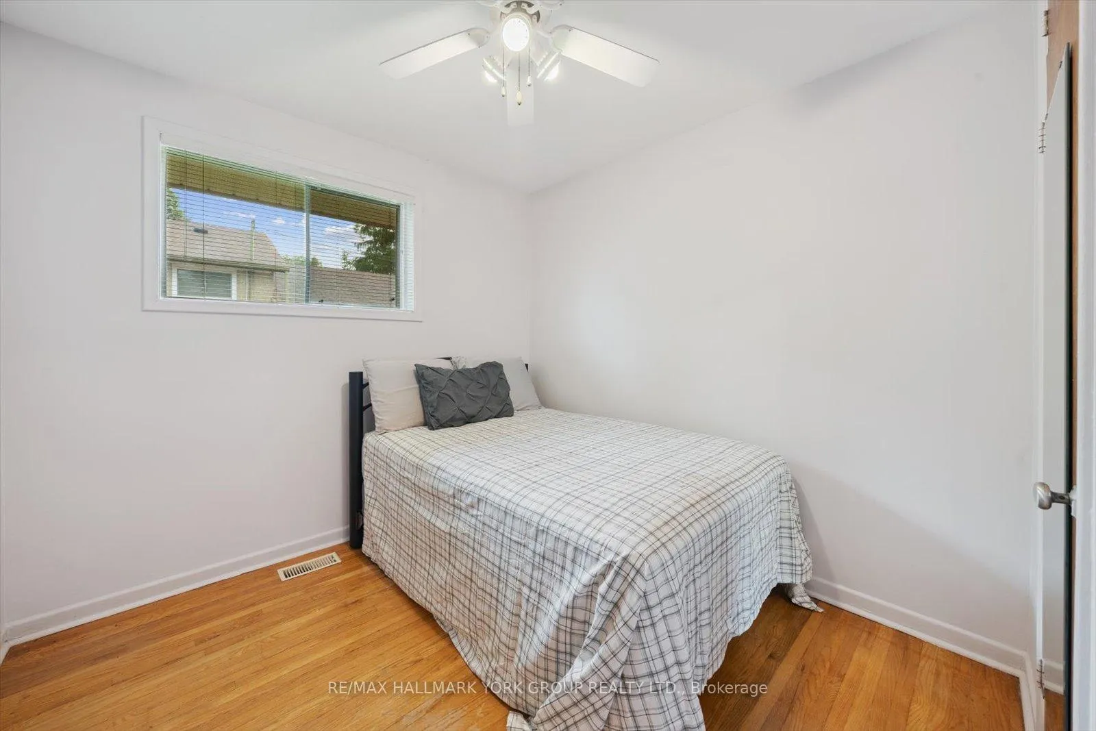 Photo 34 of 29 Seaton Drive, Aurora, Aurora Highlands — HOMEH