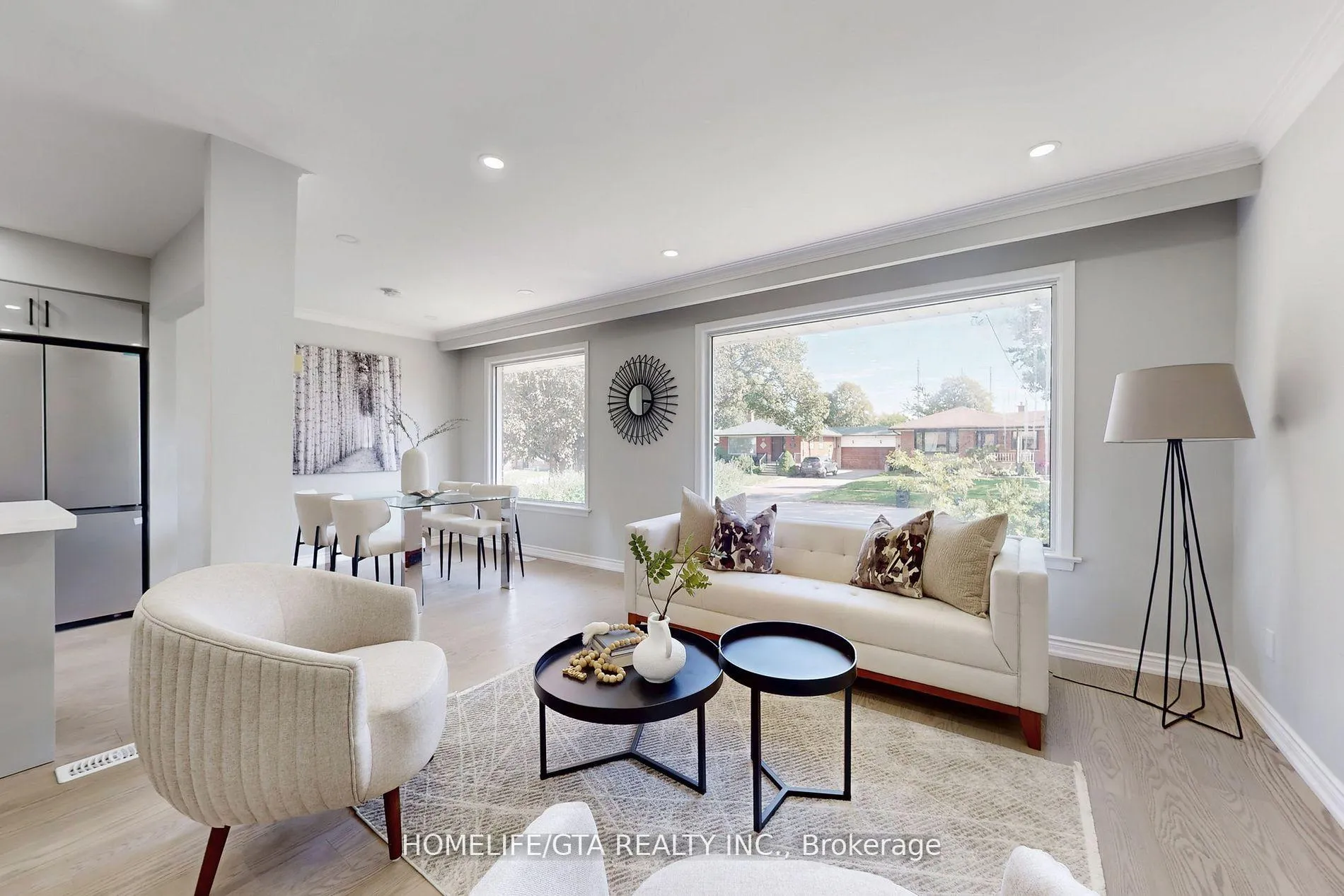 Photo 3 of 16 Woolwick Drive, Scarborough, Woburn — HOMEH