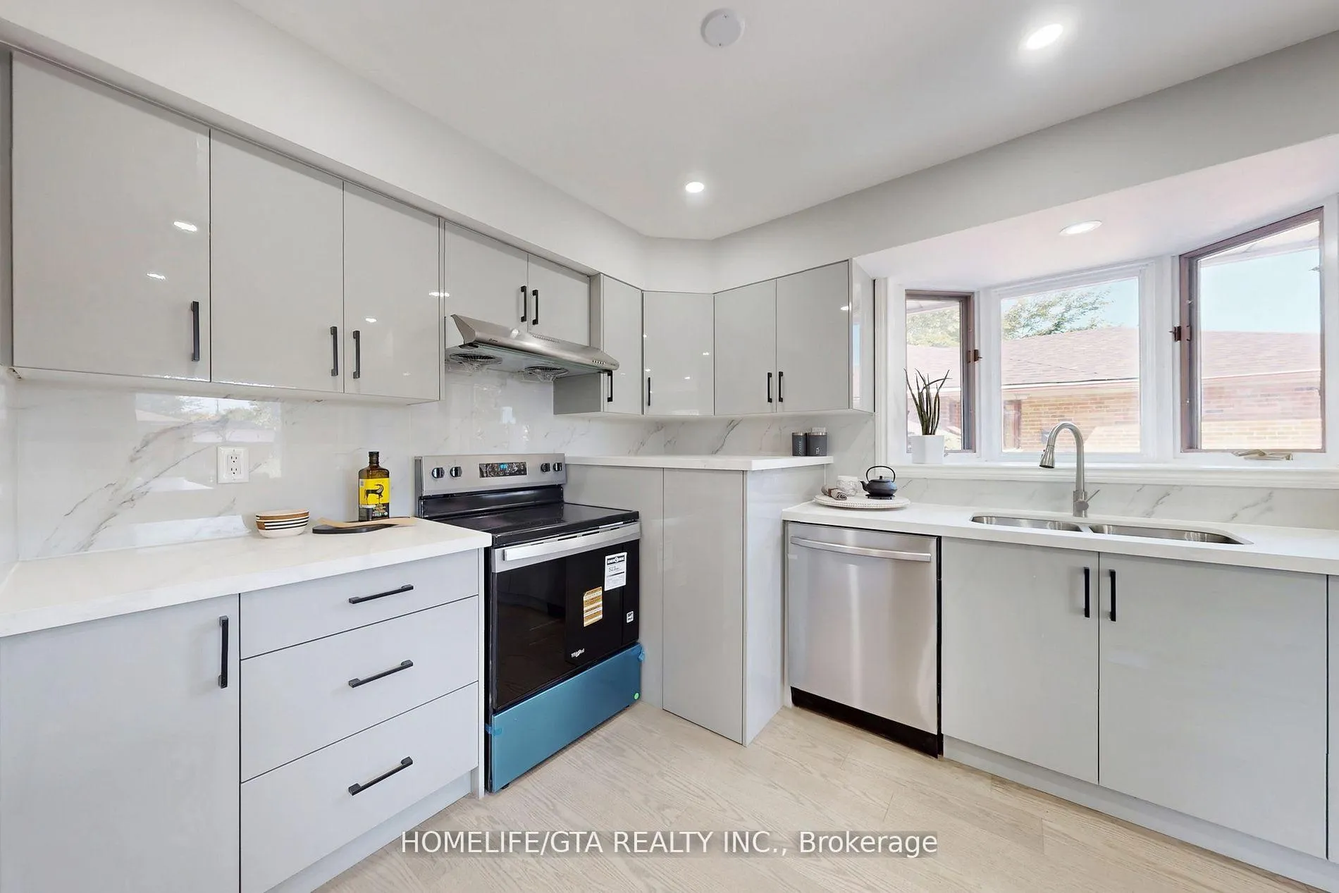 Photo 12 of 16 Woolwick Drive, Scarborough, Woburn — HOMEH