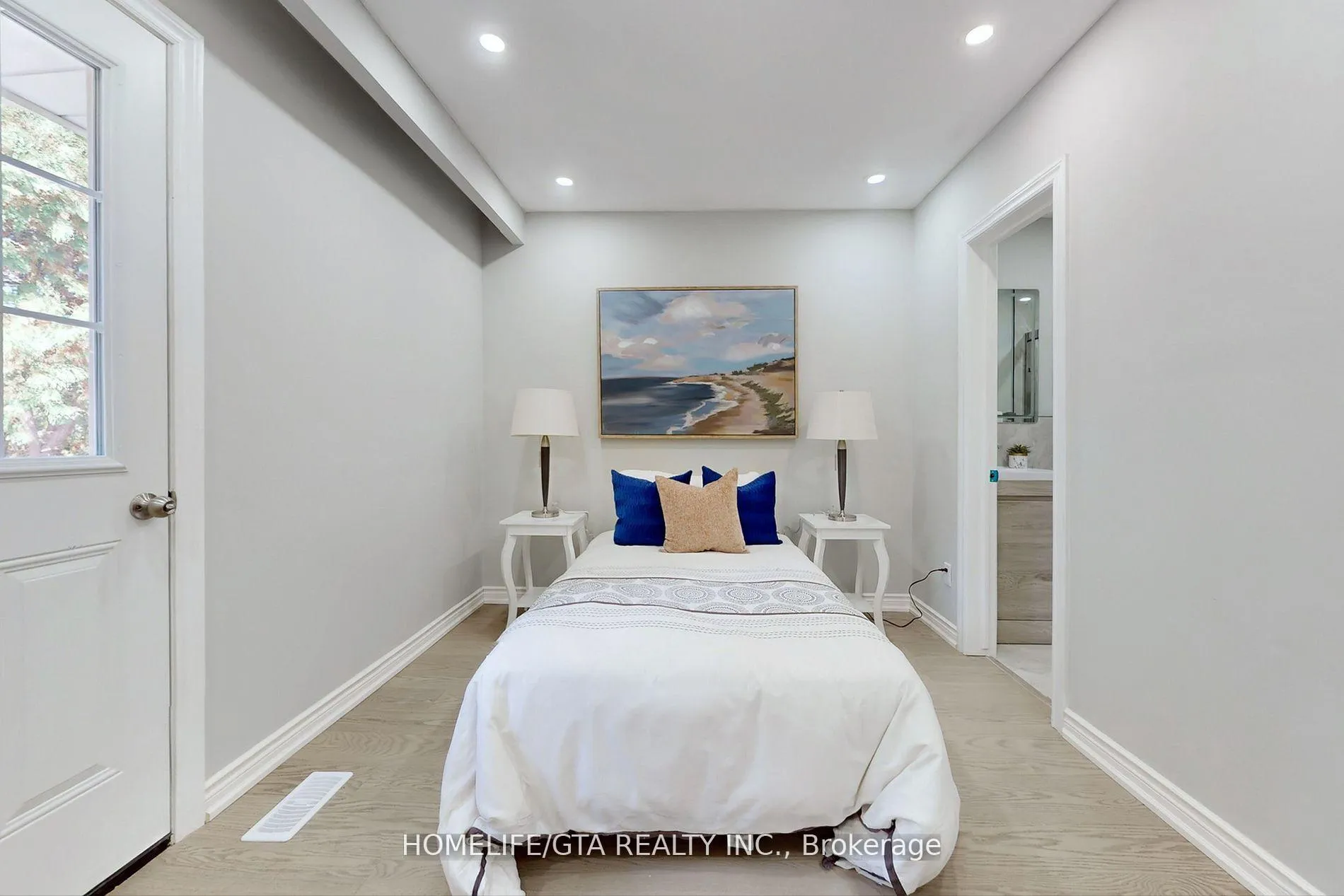 Photo 17 of 16 Woolwick Drive, Scarborough, Woburn — HOMEH