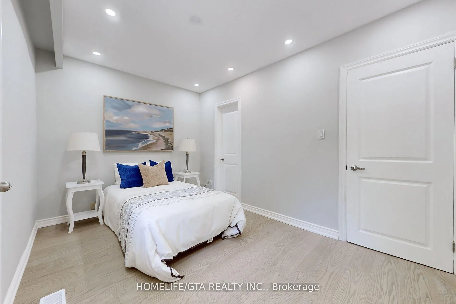 Photo 18 of 16 Woolwick Drive, Scarborough, Woburn — HOMEH