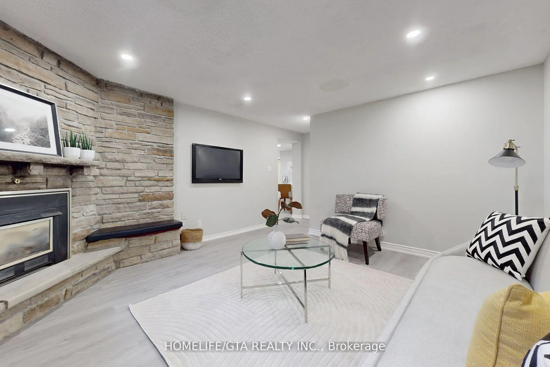 Photo 32 of 16 Woolwick Drive, Scarborough, Woburn — HOMEH