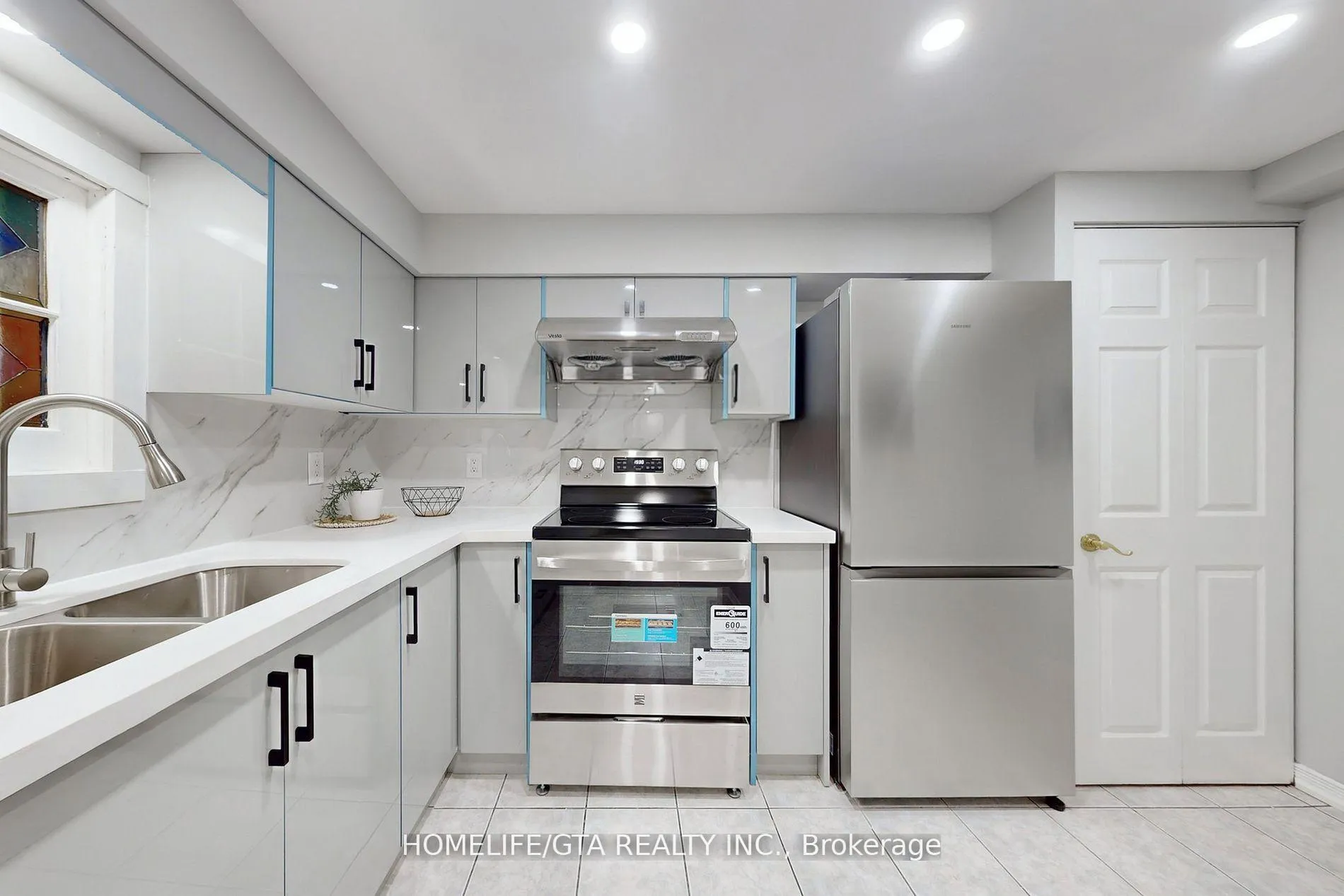 Photo 33 of 16 Woolwick Drive, Scarborough, Woburn — HOMEH