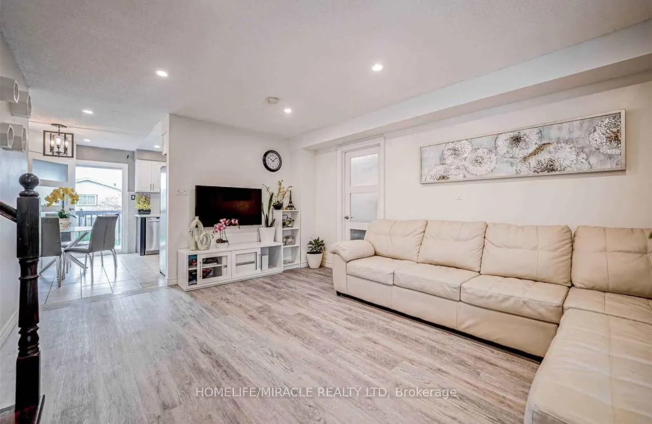 Photo 3 of 252 Lakeview Park Avenue, Oshawa, Lakeview — HOMEH