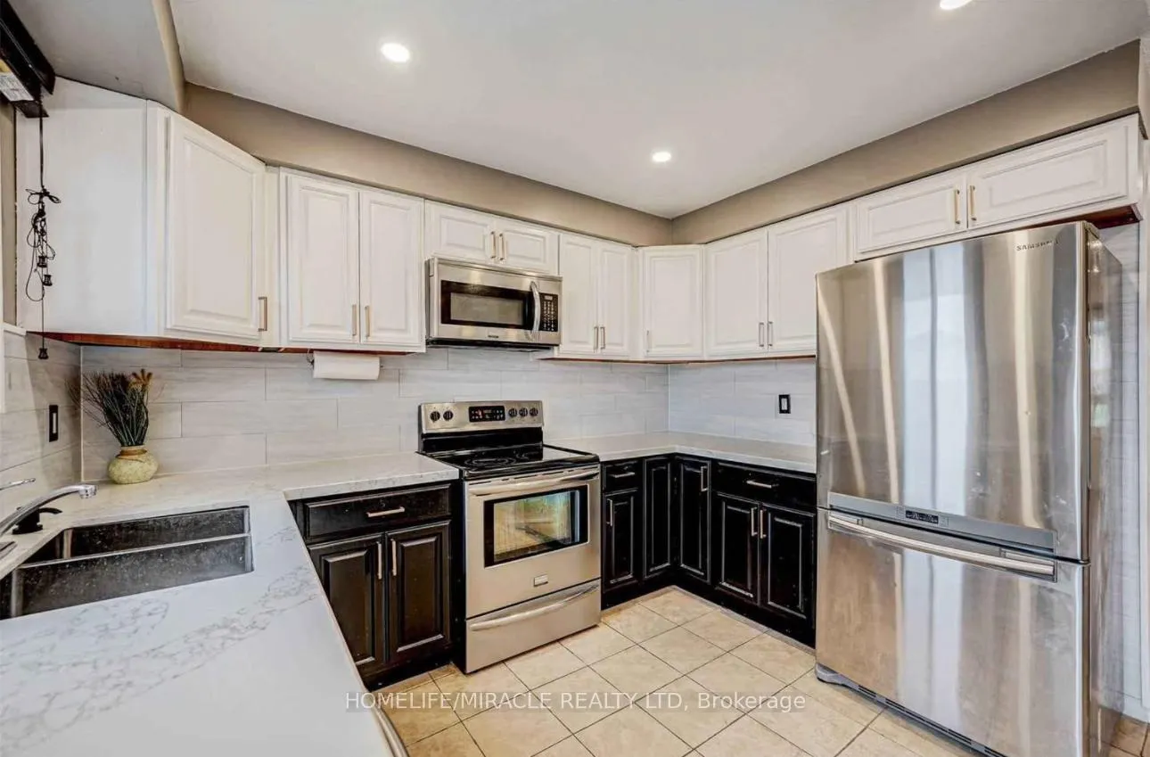 Photo 4 of 252 Lakeview Park Avenue, Oshawa, Lakeview — HOMEH