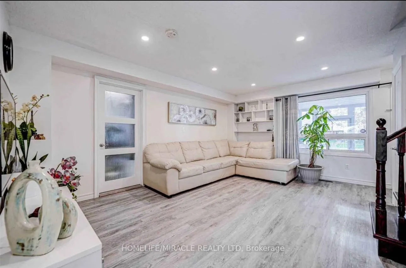 Photo 5 of 252 Lakeview Park Avenue, Oshawa, Lakeview — HOMEH