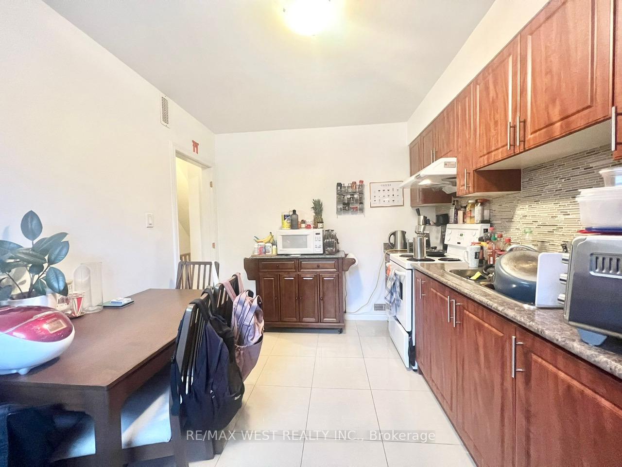 Photo 7 of Unit 2nd&3rd, 1198 Gerrard Street, Toronto, South Riverdale — HOMEH