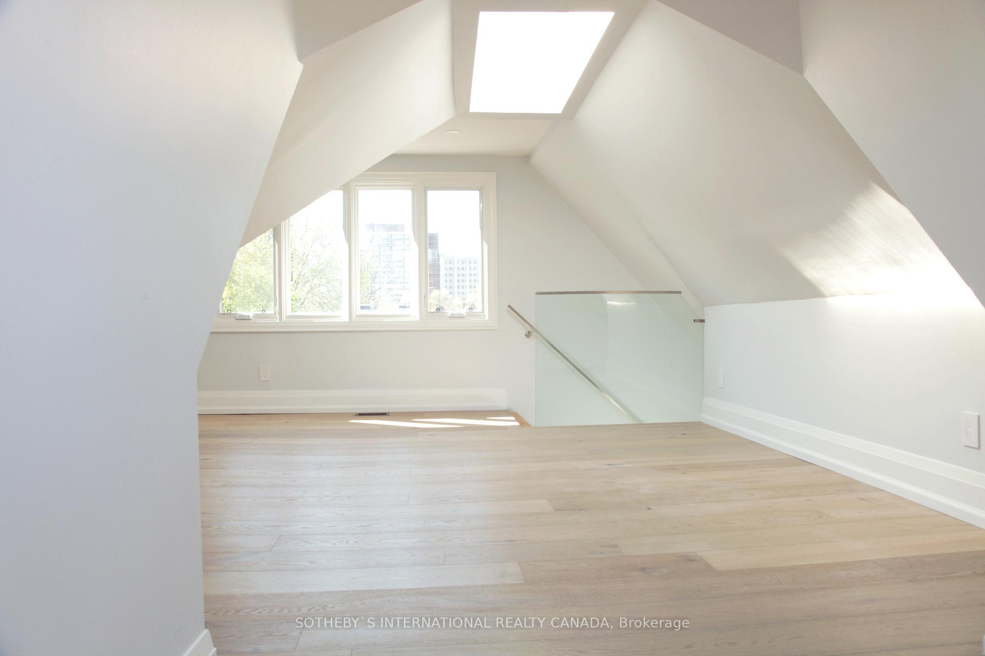Photo 6 of Unit Upper, 59C Admiral Road, Toronto, The Annex — HOMEH