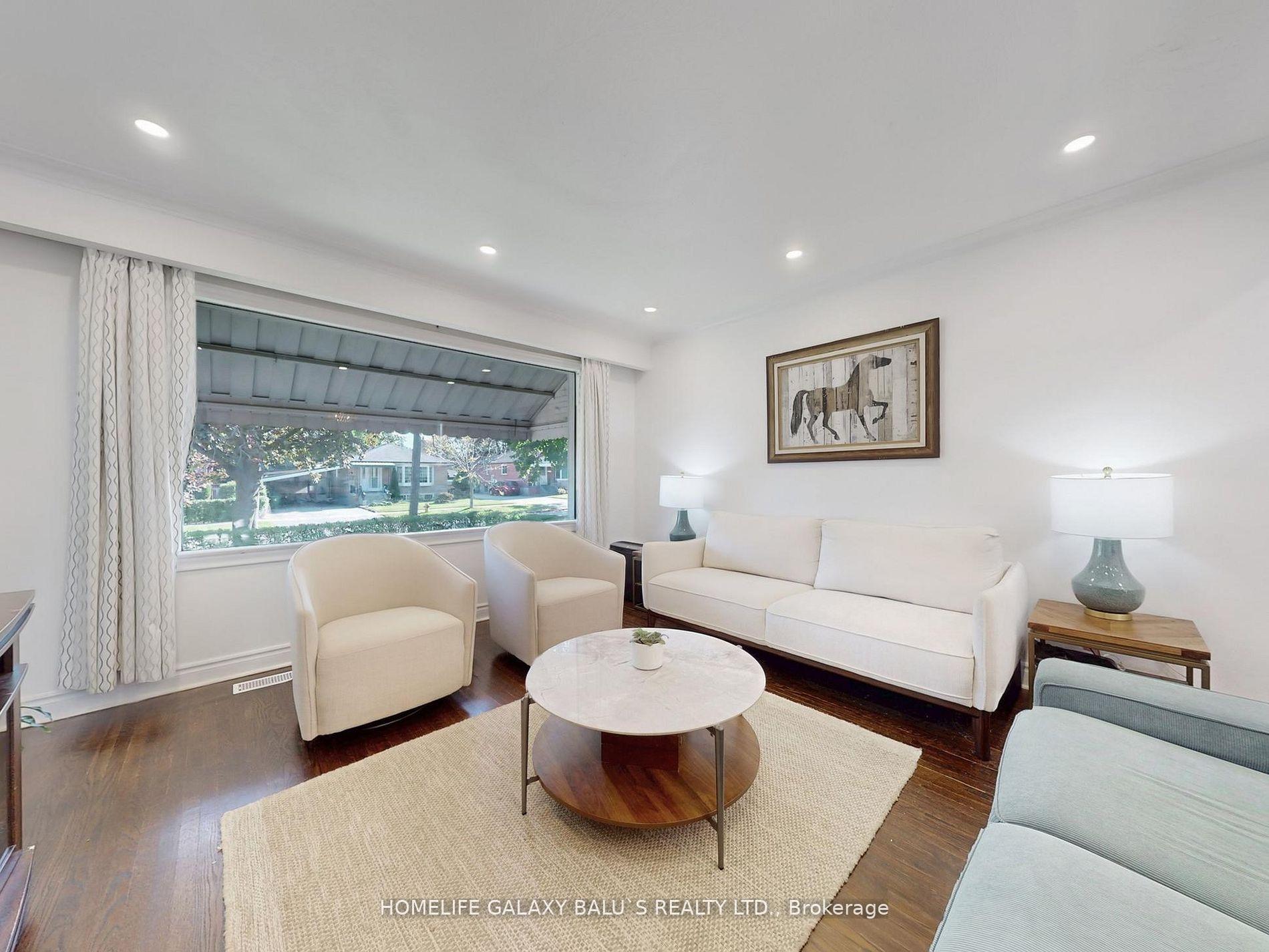 Photo 4 of 28 Ronway Crescent, Scarborough, Woburn — HOMEH