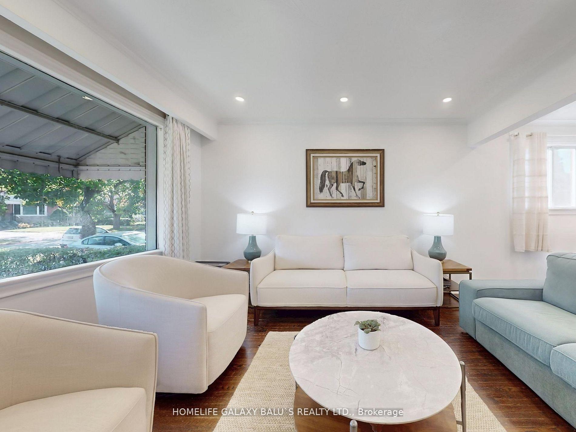Photo 5 of 28 Ronway Crescent, Scarborough, Woburn — HOMEH