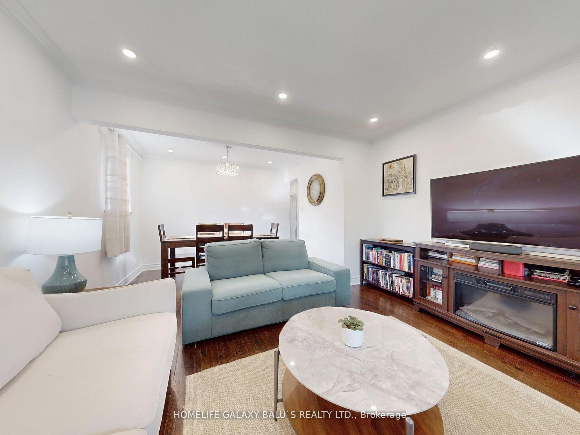 Photo 6 of 28 Ronway Crescent, Scarborough, Woburn — HOMEH