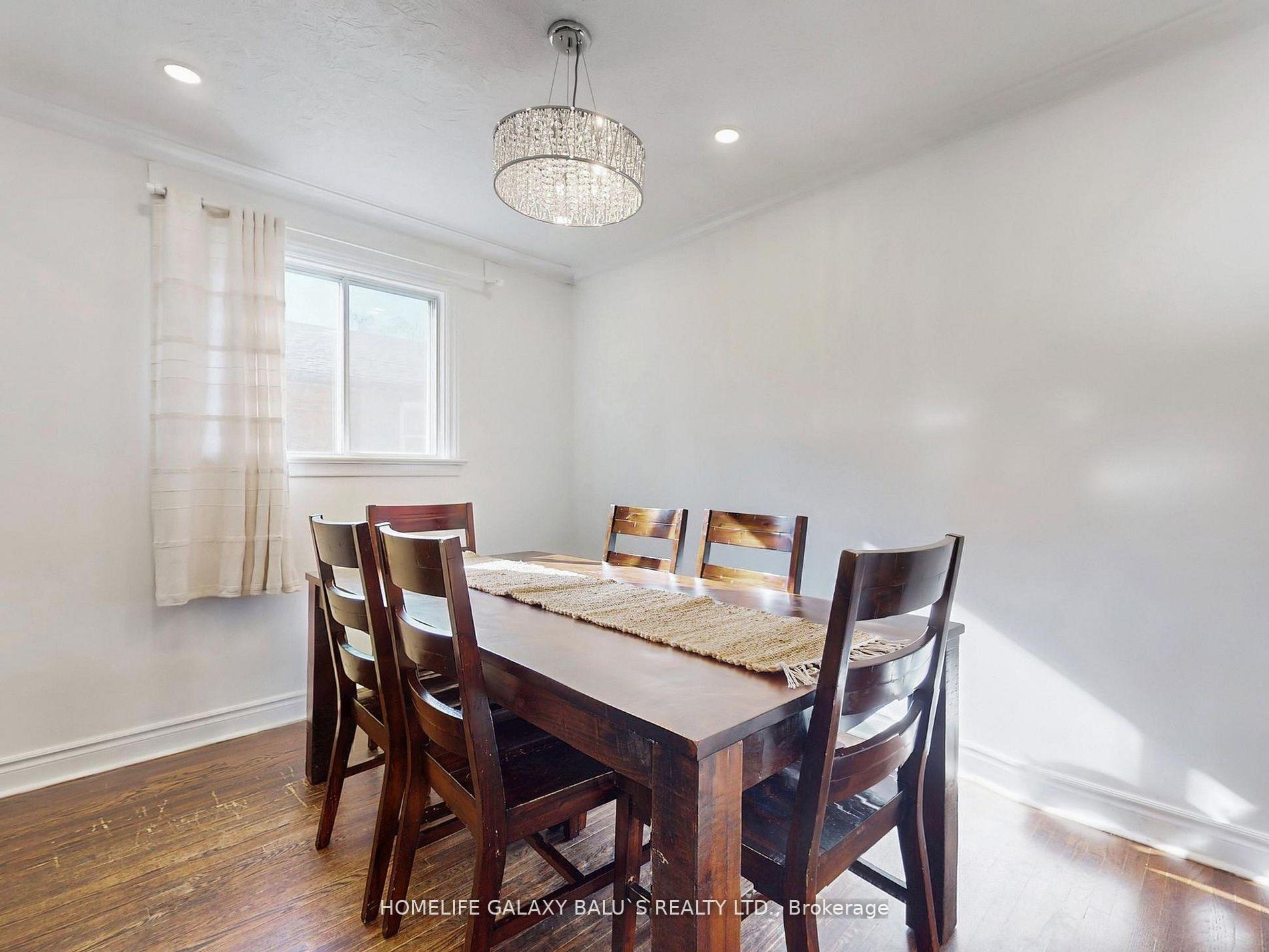 Photo 7 of 28 Ronway Crescent, Scarborough, Woburn — HOMEH
