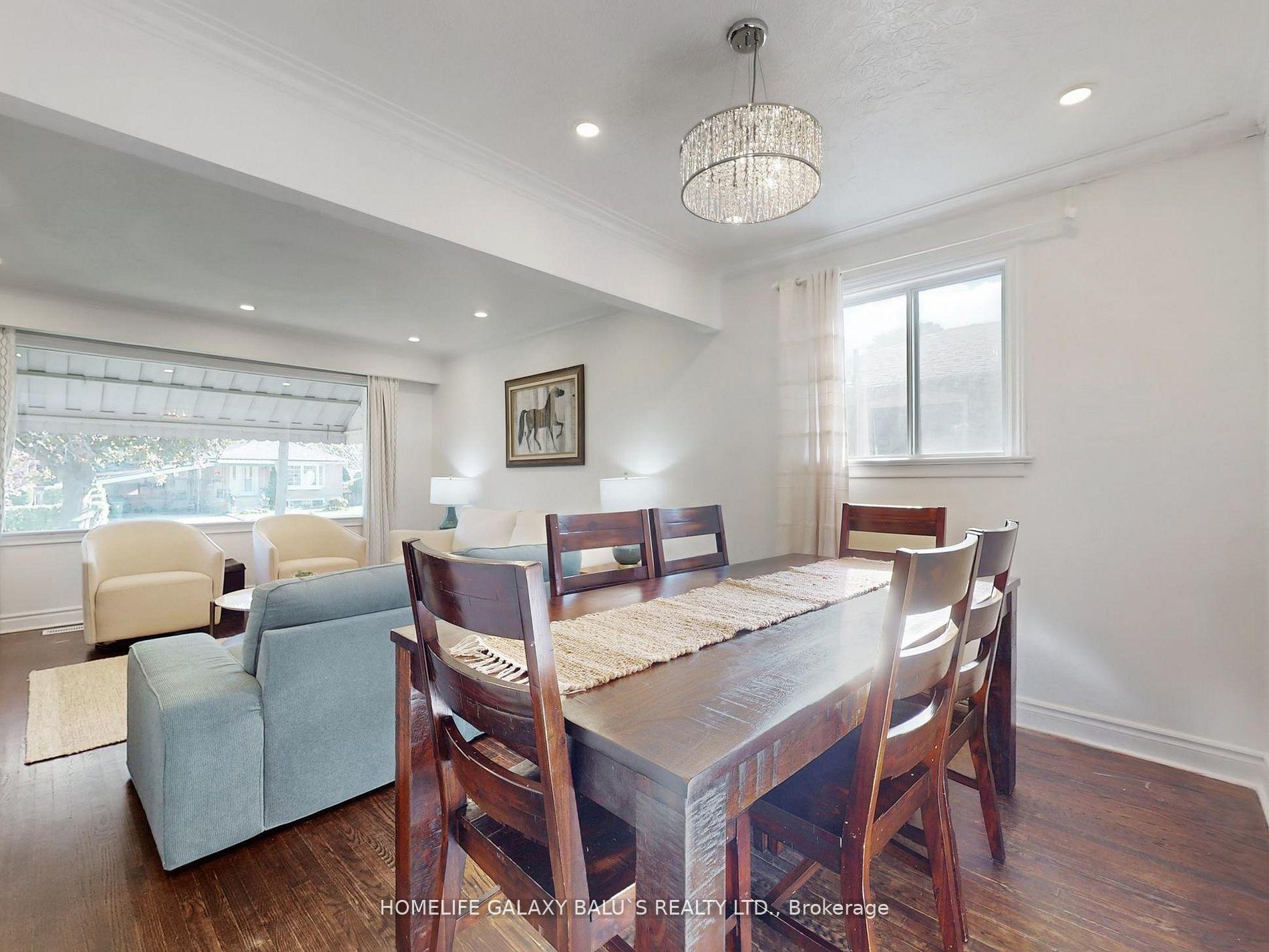 Photo 8 of 28 Ronway Crescent, Scarborough, Woburn — HOMEH