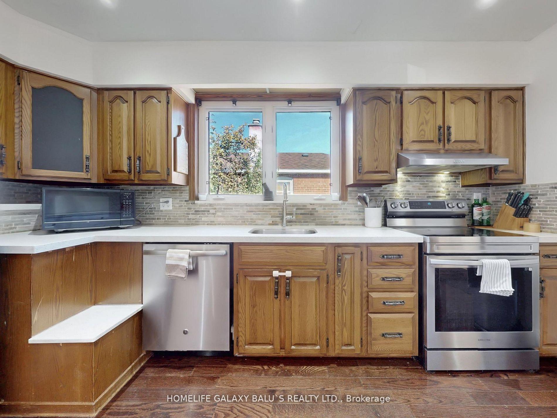 Photo 11 of 28 Ronway Crescent, Scarborough, Woburn — HOMEH