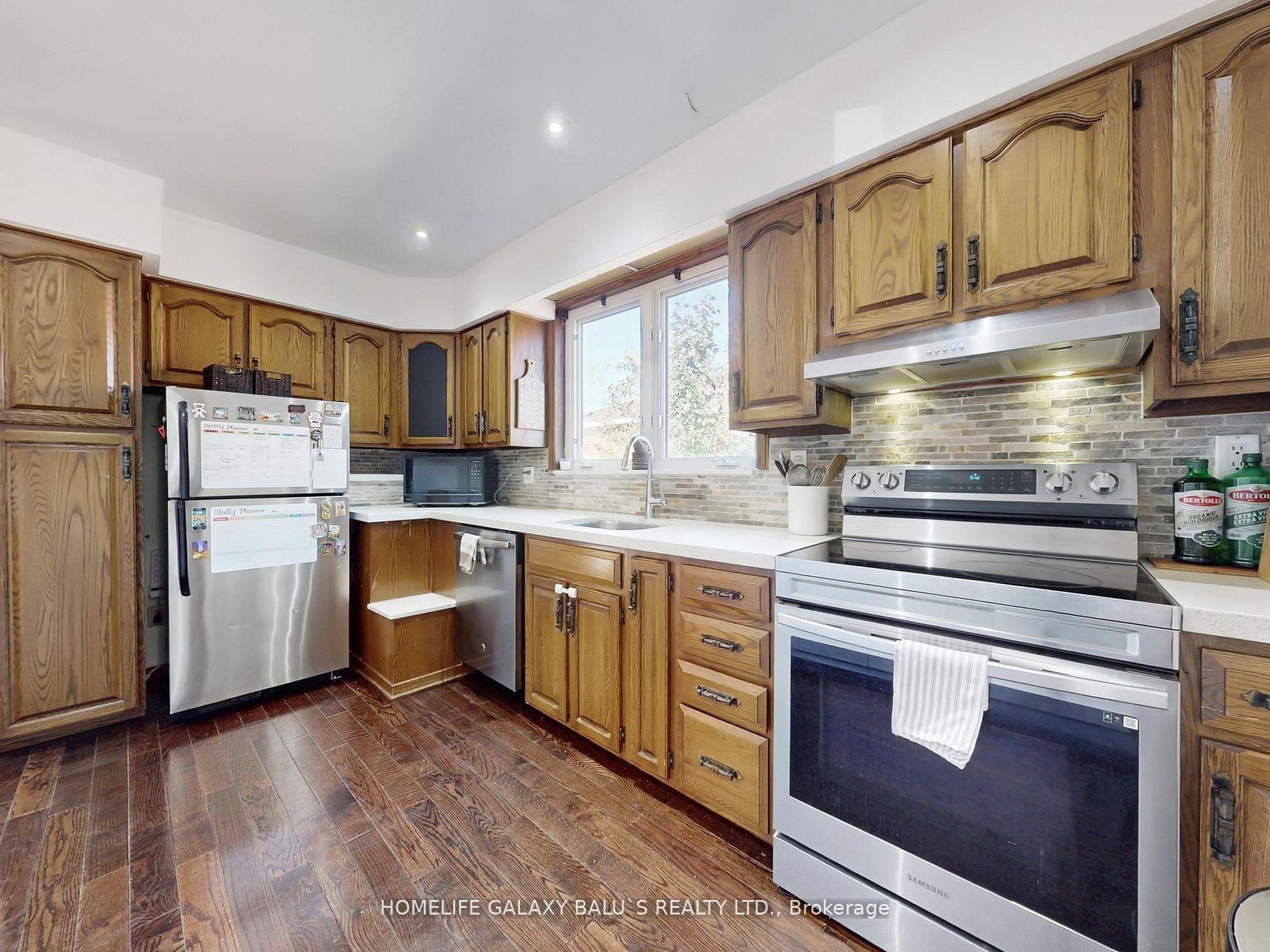 Photo 12 of 28 Ronway Crescent, Scarborough, Woburn — HOMEH