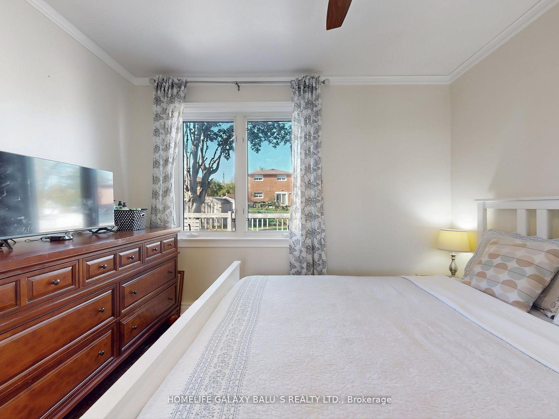 Photo 21 of 28 Ronway Crescent, Scarborough, Woburn — HOMEH