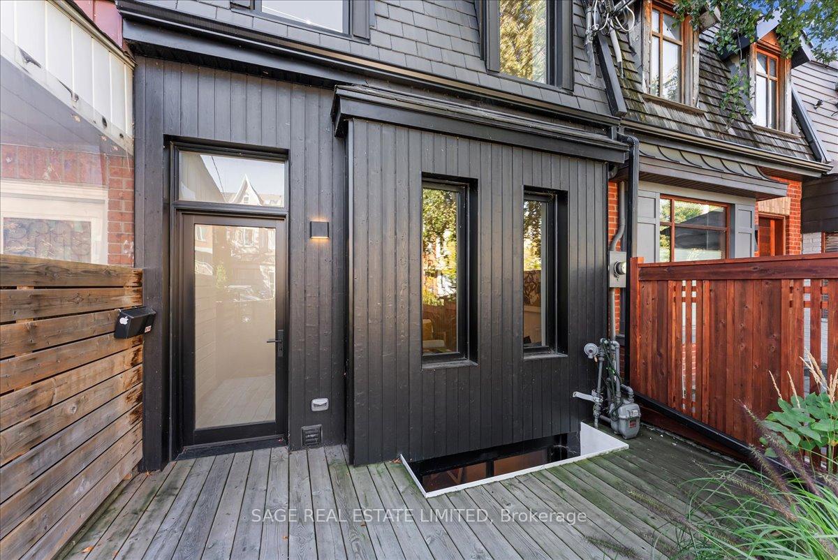 Photo 3 of 17 Gordon Street, Toronto, Little Portugal — HOMEH