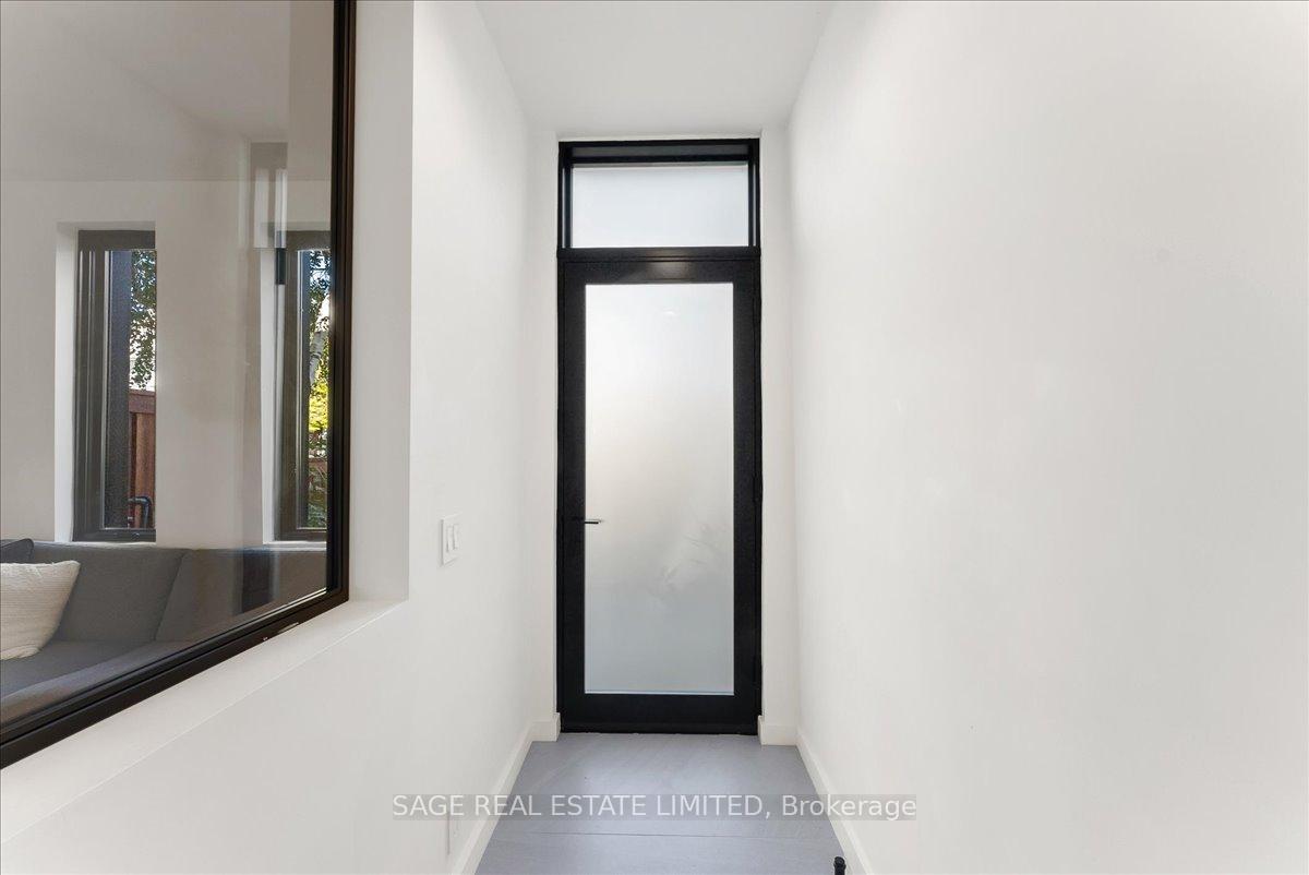 Photo 4 of 17 Gordon Street, Toronto, Little Portugal — HOMEH