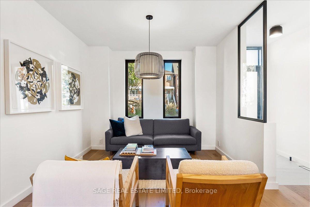 Photo 5 of 17 Gordon Street, Toronto, Little Portugal — HOMEH
