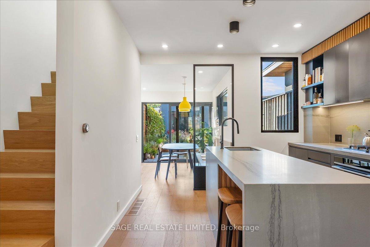 Photo 8 of 17 Gordon Street, Toronto, Little Portugal — HOMEH