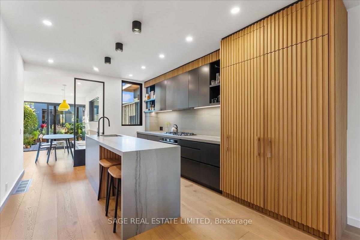 Photo 9 of 17 Gordon Street, Toronto, Little Portugal — HOMEH