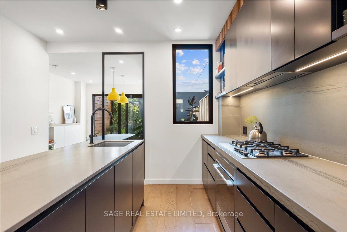 Photo 10 of 17 Gordon Street, Toronto, Little Portugal — HOMEH