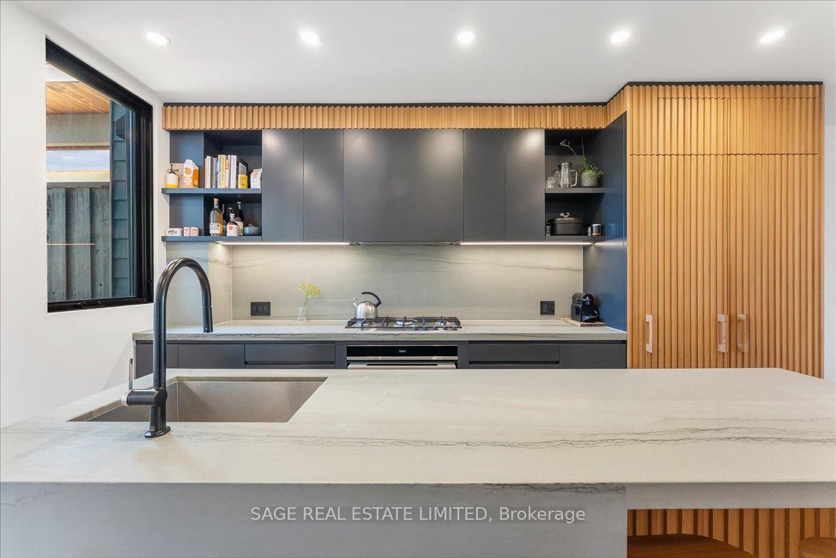 Photo 11 of 17 Gordon Street, Toronto, Little Portugal — HOMEH