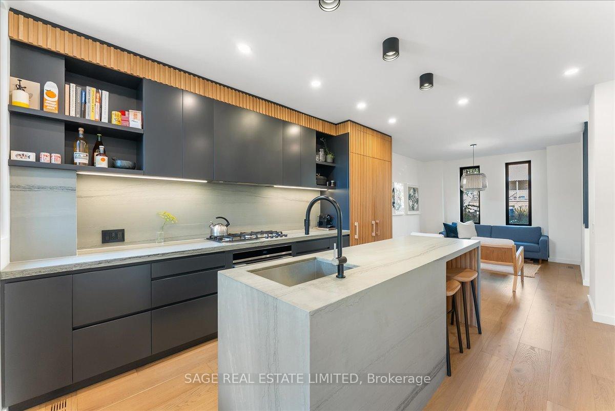 Photo 12 of 17 Gordon Street, Toronto, Little Portugal — HOMEH