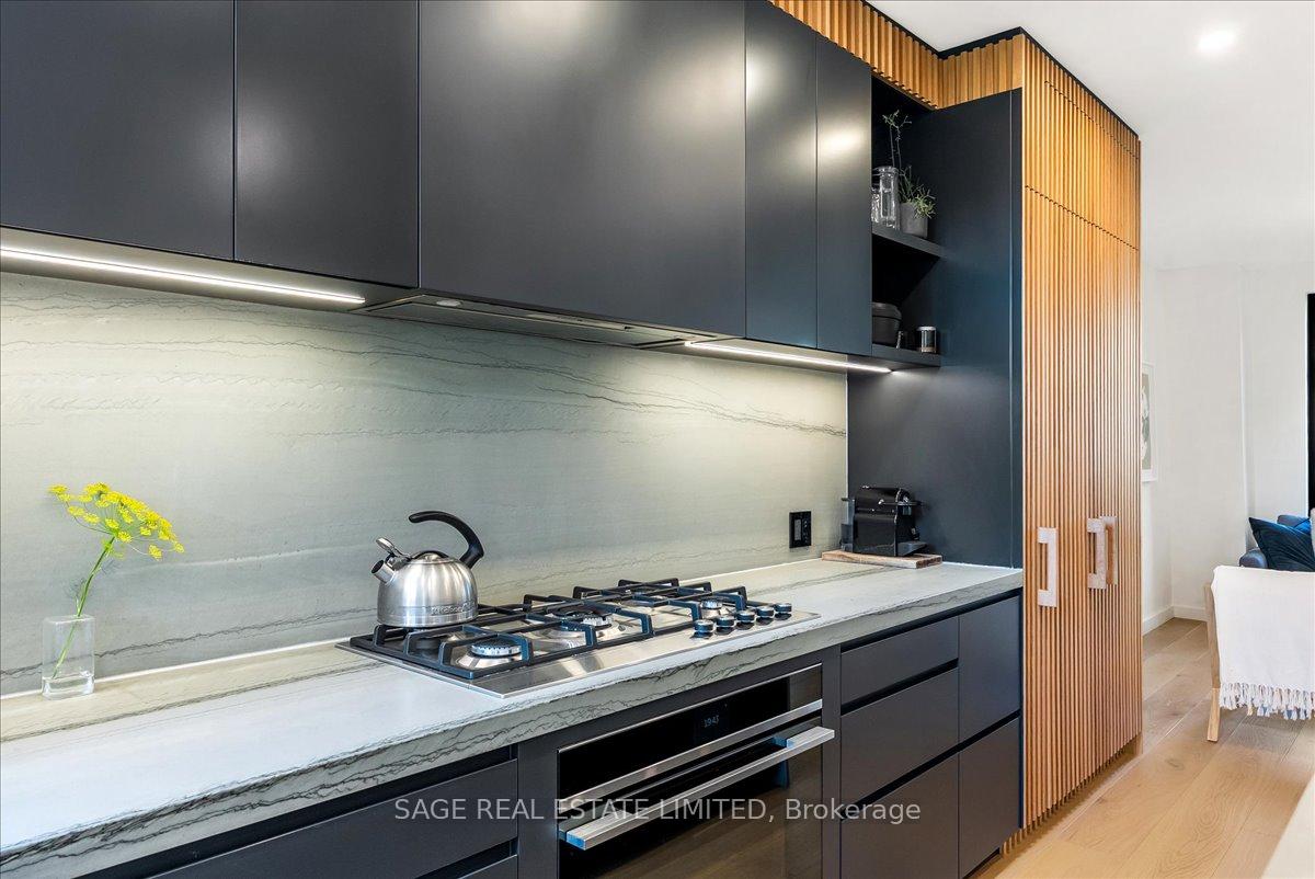 Photo 13 of 17 Gordon Street, Toronto, Little Portugal — HOMEH