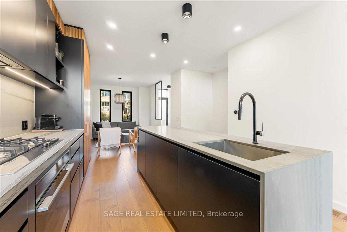 Photo 14 of 17 Gordon Street, Toronto, Little Portugal — HOMEH