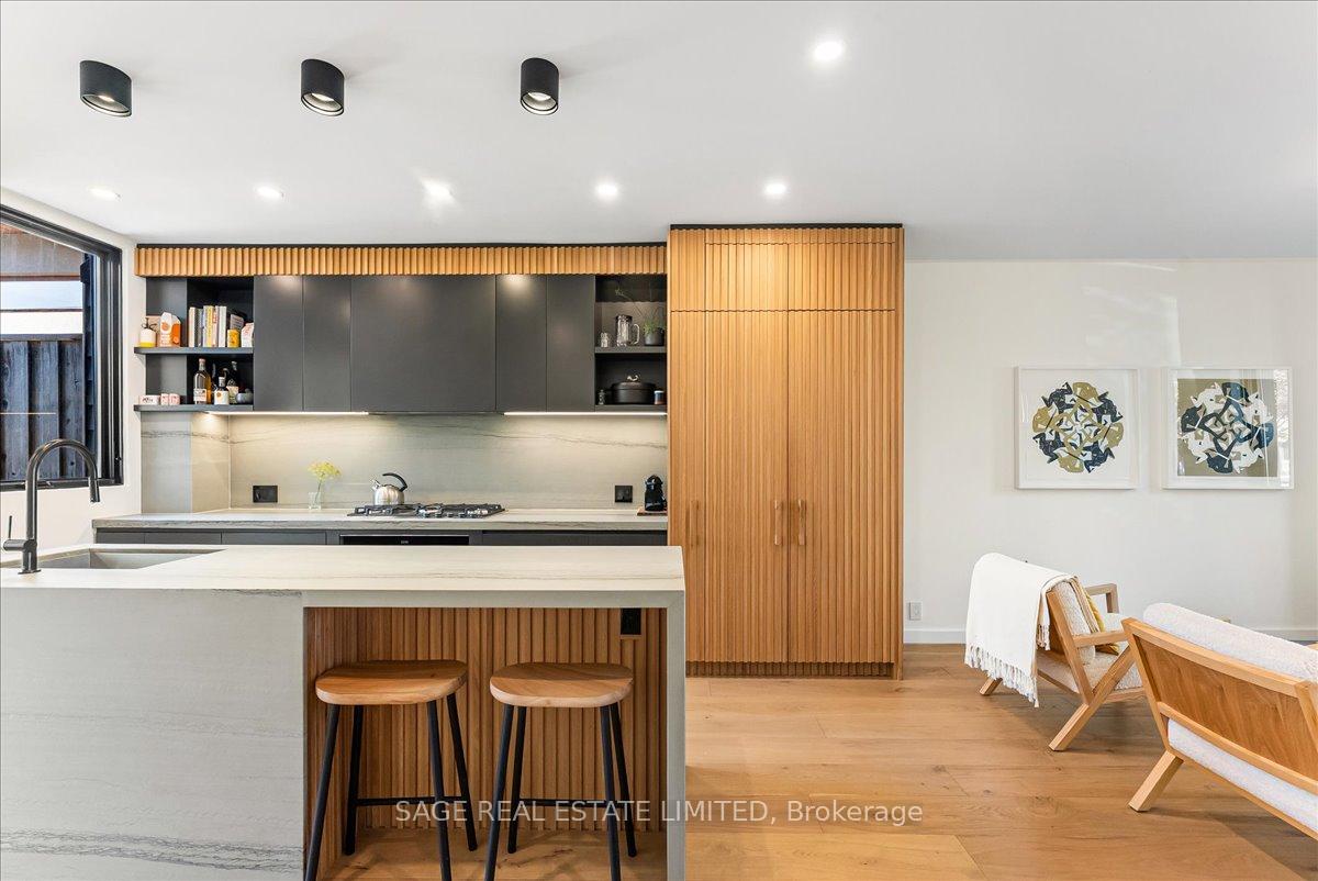 Photo 15 of 17 Gordon Street, Toronto, Little Portugal — HOMEH