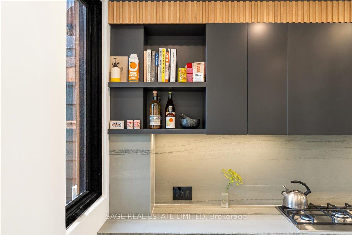 Photo 16 of 17 Gordon Street, Toronto, Little Portugal — HOMEH