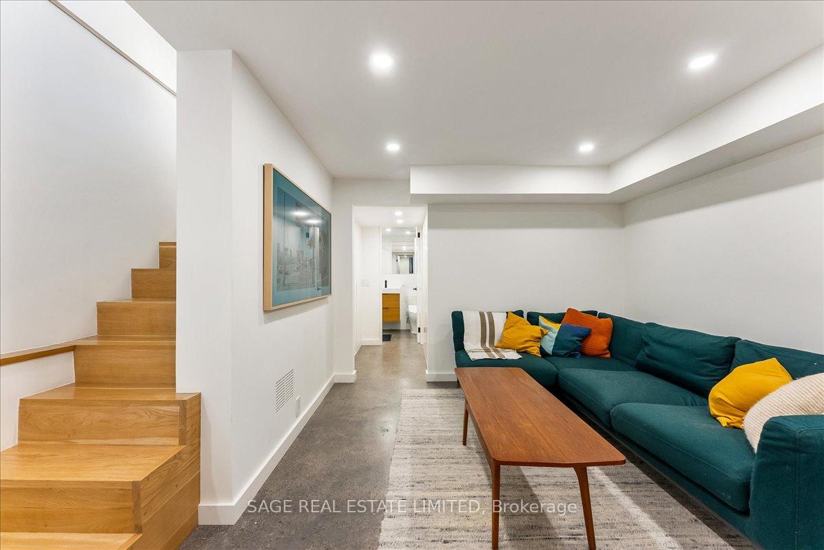 Photo 31 of 17 Gordon Street, Toronto, Little Portugal — HOMEH