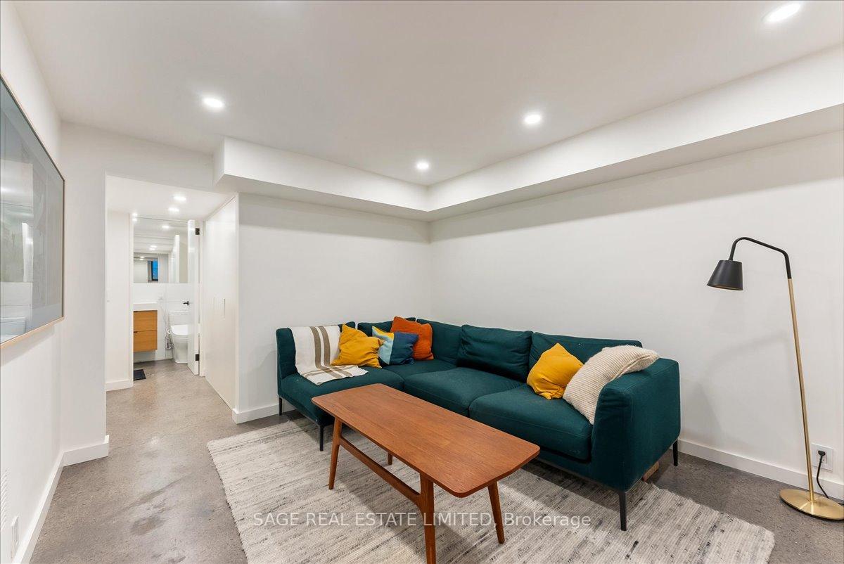Photo 32 of 17 Gordon Street, Toronto, Little Portugal — HOMEH