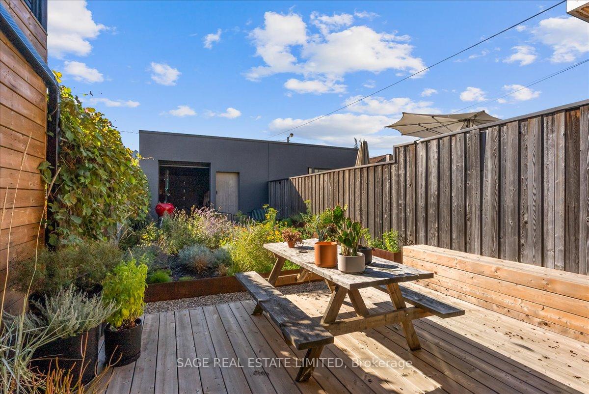 Photo 37 of 17 Gordon Street, Toronto, Little Portugal — HOMEH