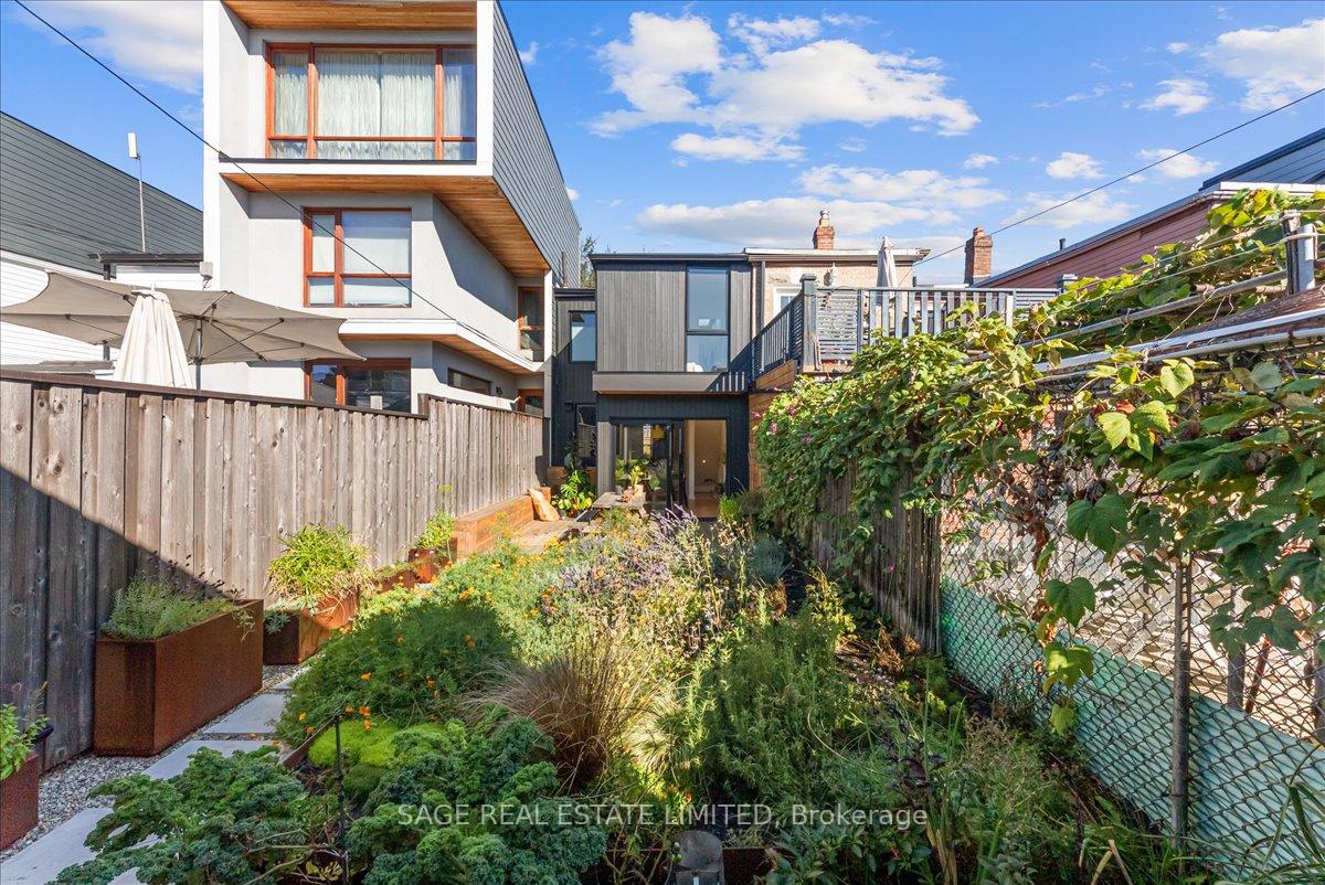 Photo 41 of 17 Gordon Street, Toronto, Little Portugal — HOMEH