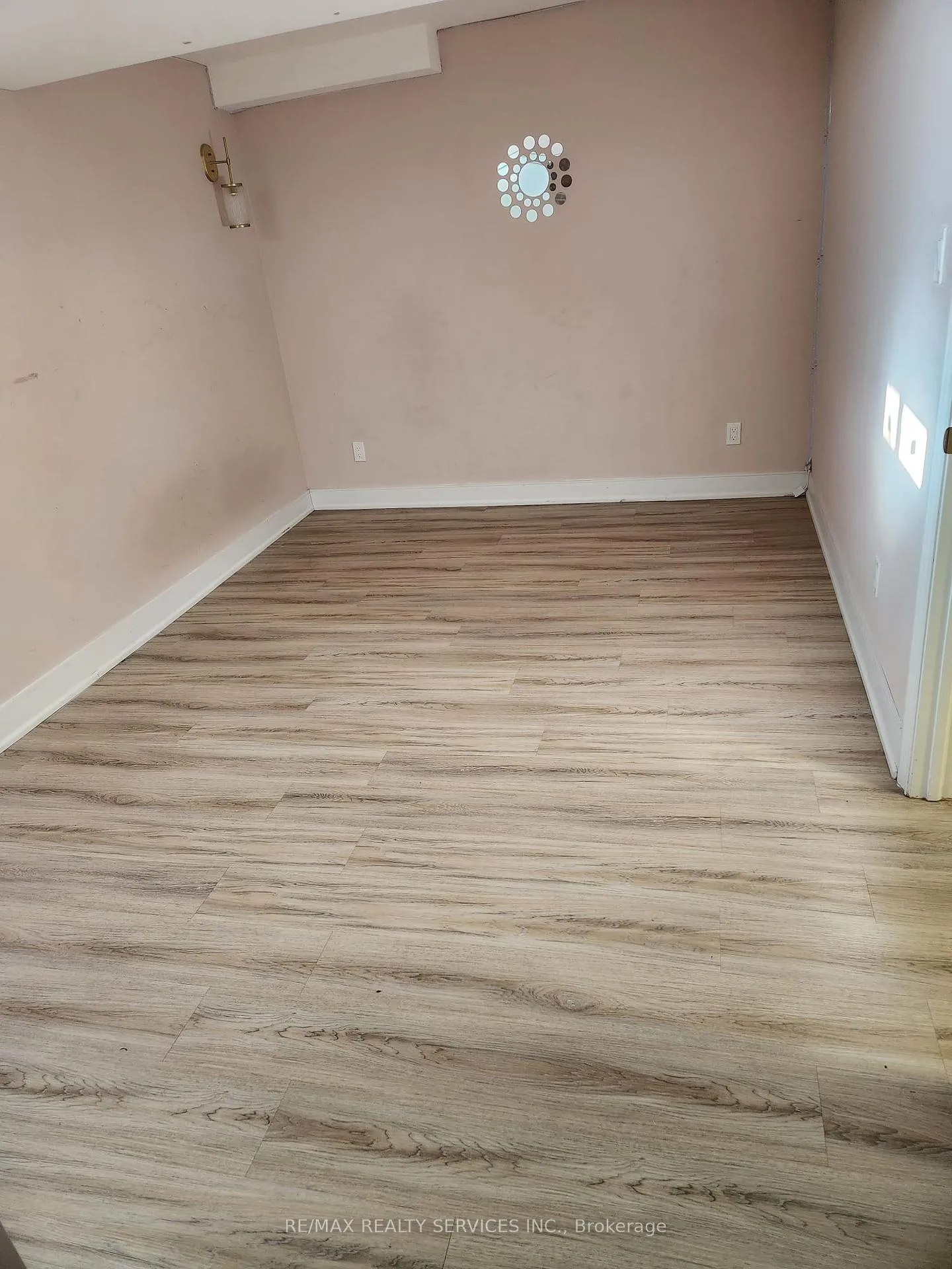 Photo 3 of Unit Basement, 18 Kilrea Way, Brampton, Credit Valley — HOMEH