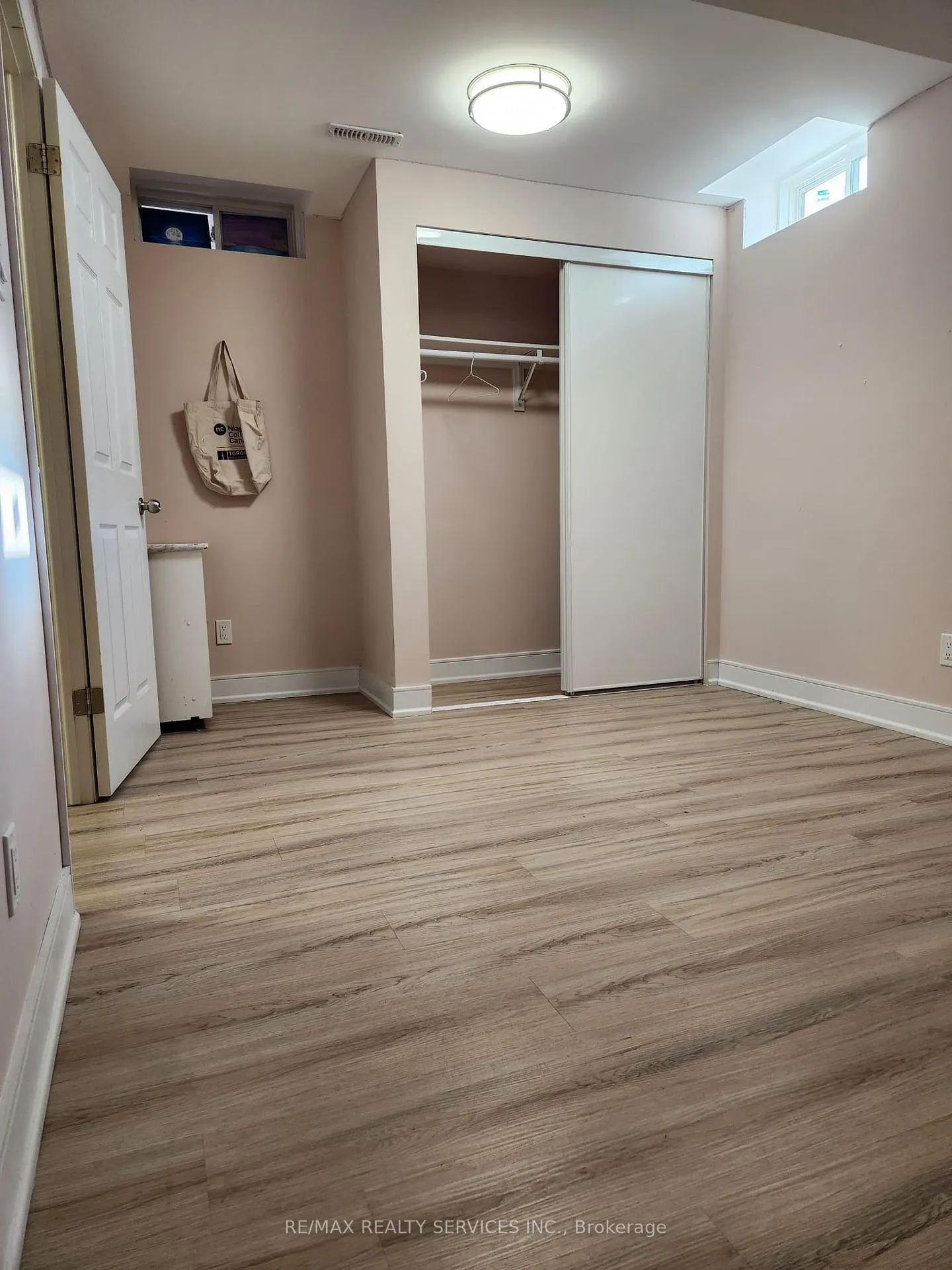 Photo 4 of Unit Basement, 18 Kilrea Way, Brampton, Credit Valley — HOMEH