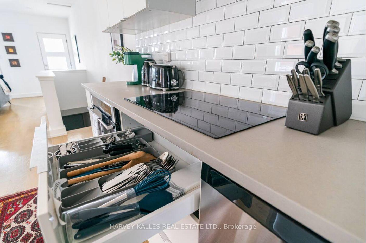 Photo 6 of Unit Upper, 38 Chicora Avenue, Toronto, The Annex — HOMEH