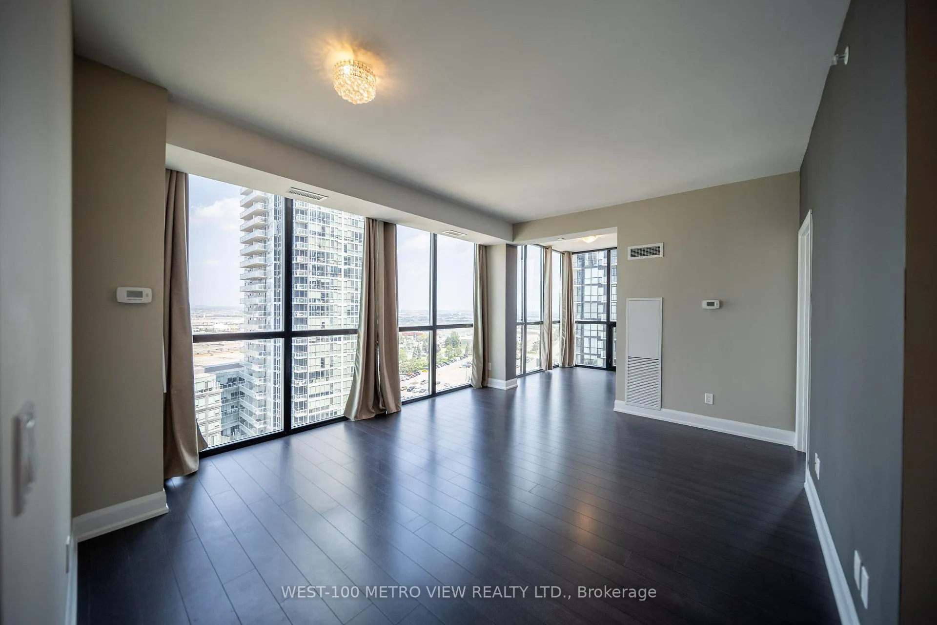 Photo 3 of Unit 1209, 2910 Highway 7 Road, Vaughan, Concord — HOMEH
