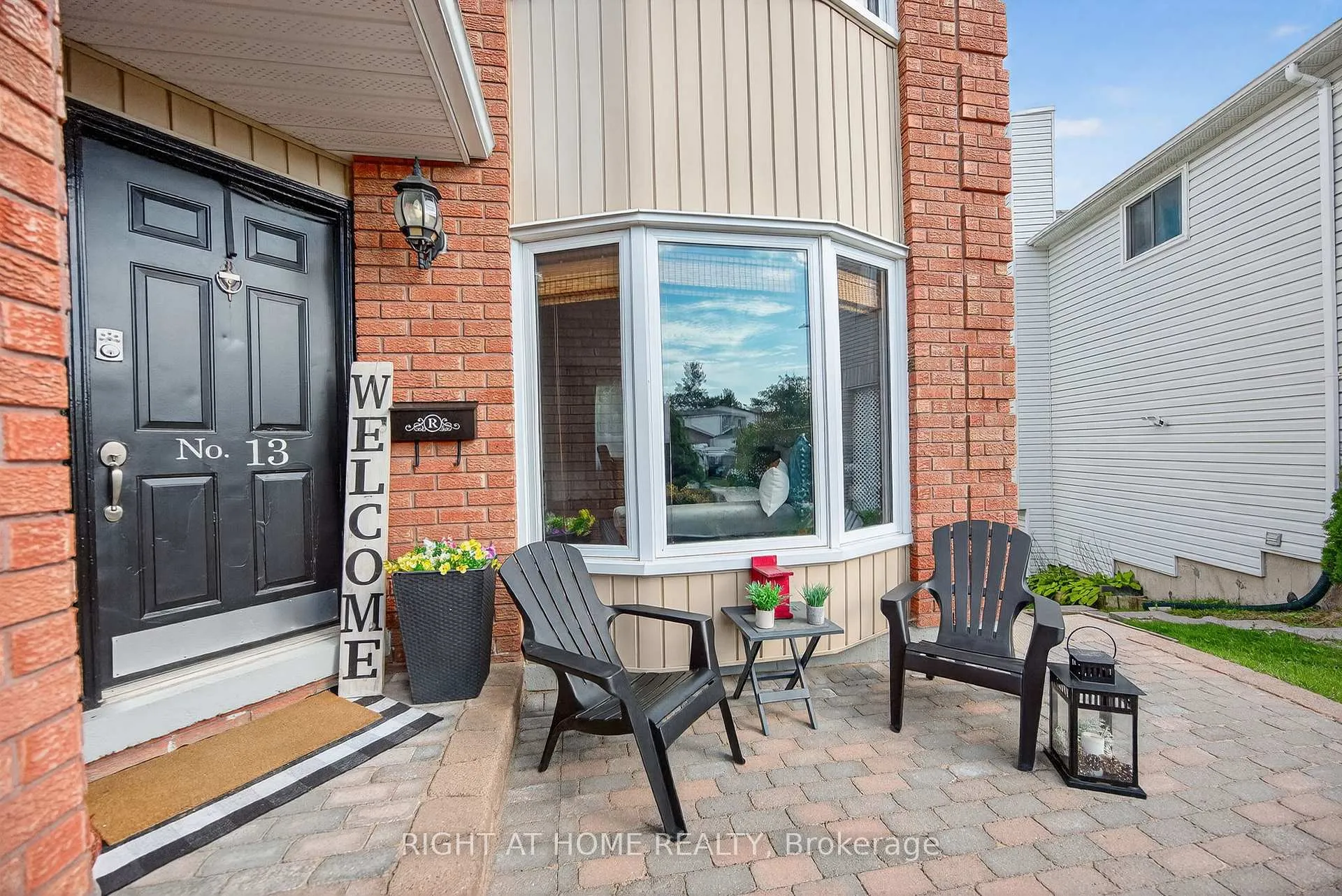 Photo 3 of 13 Orwell Crescent, Barrie, Letitia Heights — HOMEH