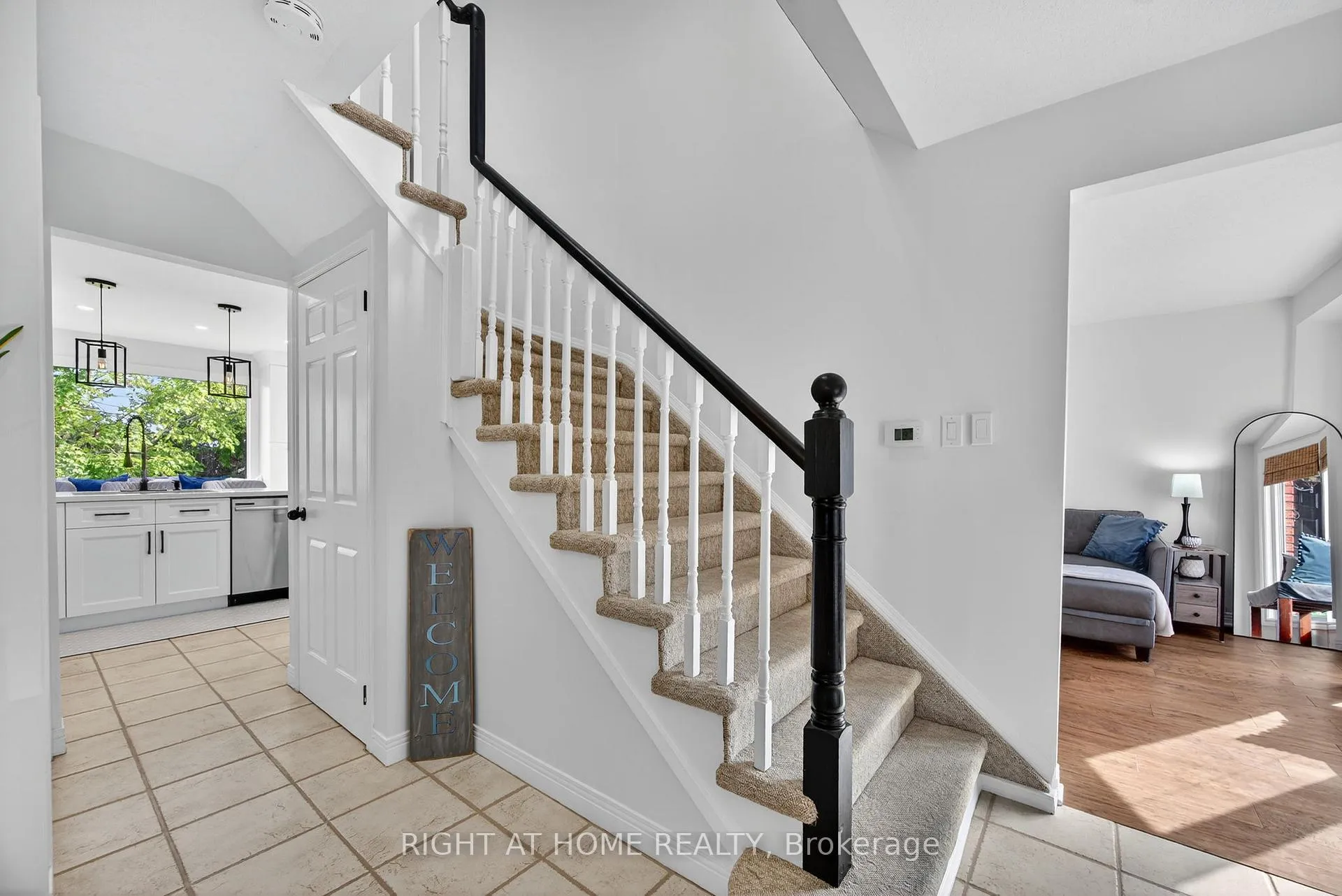 Photo 10 of 13 Orwell Crescent, Barrie, Letitia Heights — HOMEH