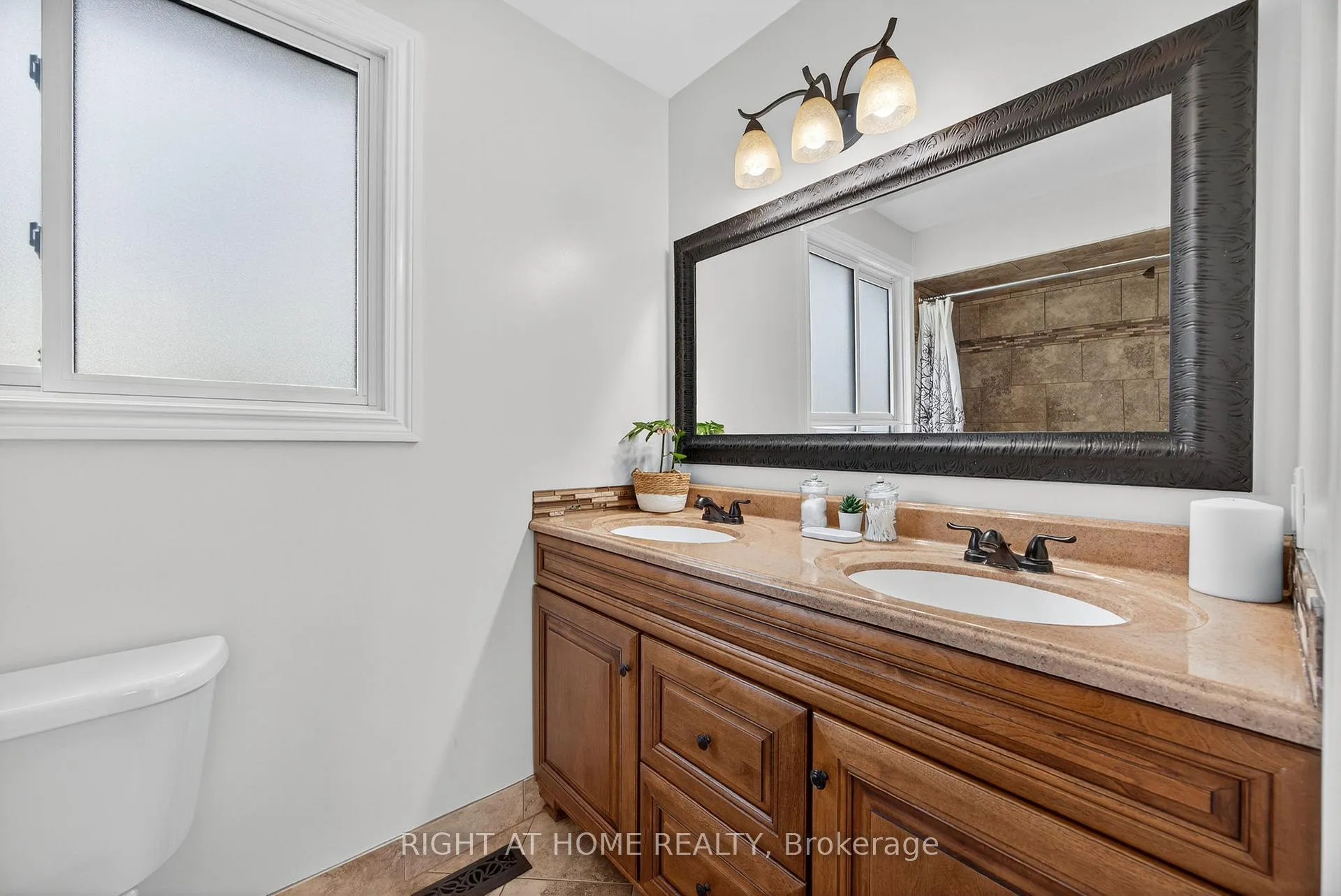 Photo 12 of 13 Orwell Crescent, Barrie, Letitia Heights — HOMEH