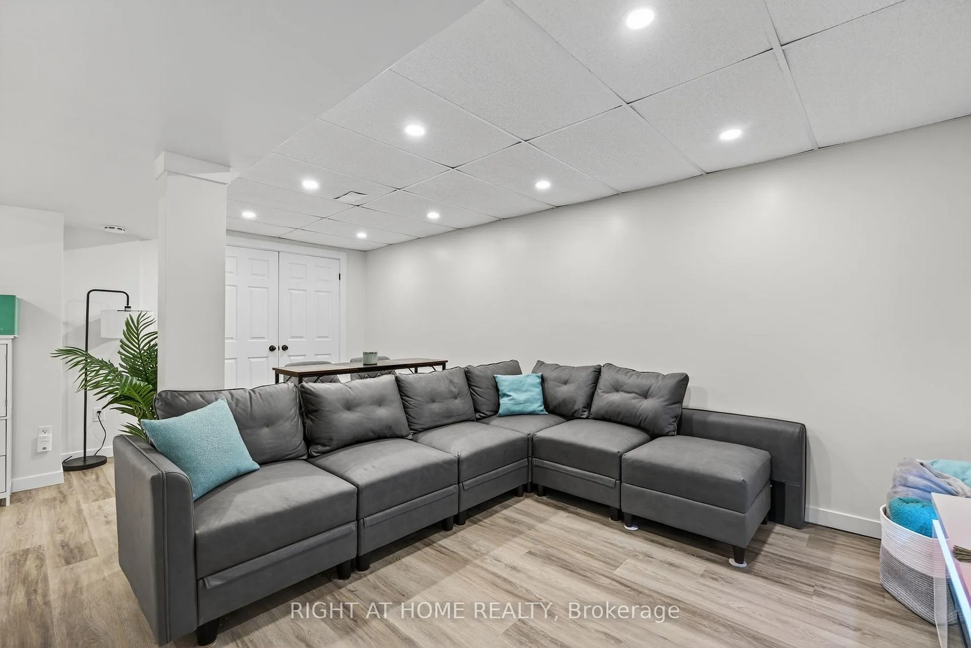 Photo 21 of 13 Orwell Crescent, Barrie, Letitia Heights — HOMEH