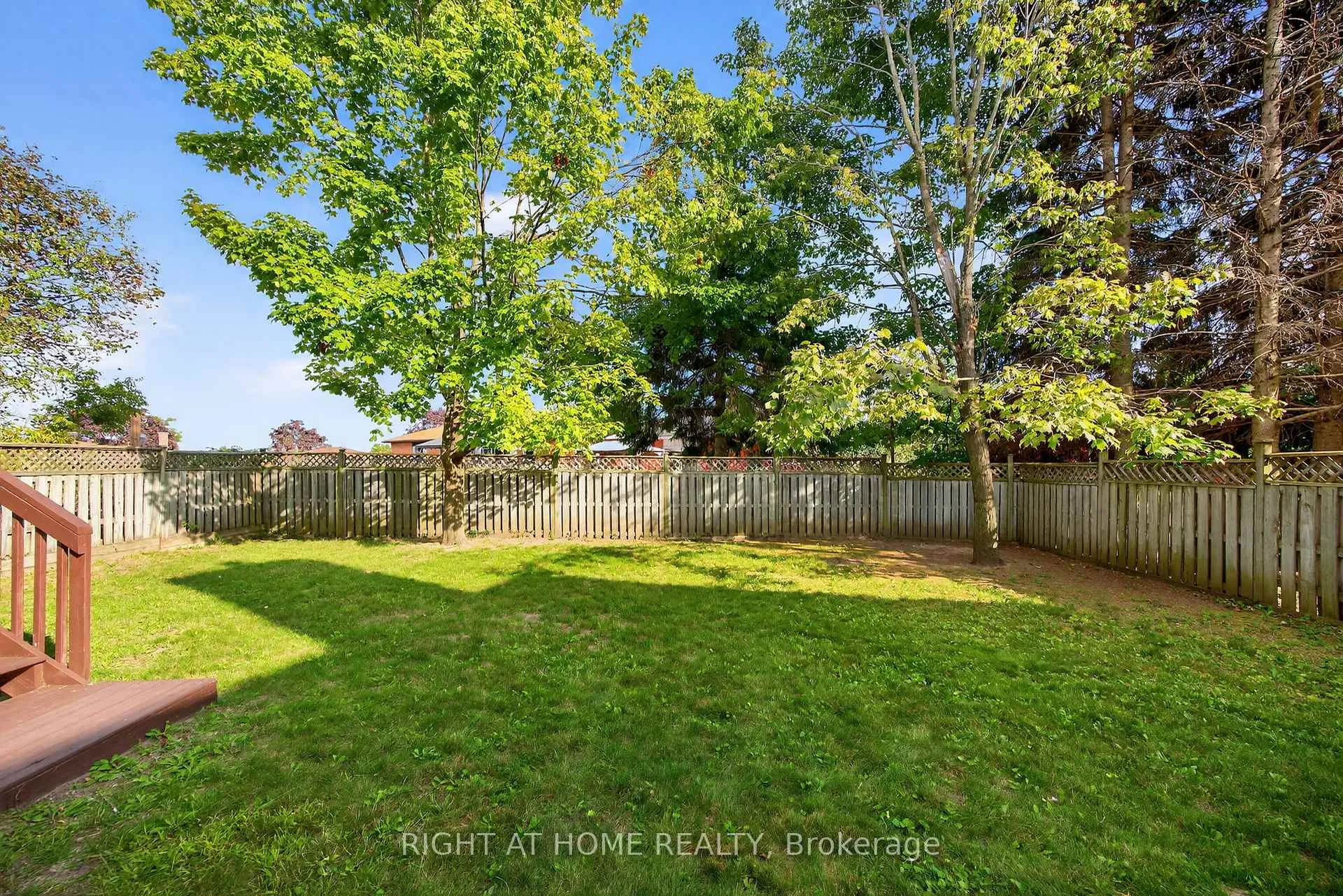 Photo 28 of 13 Orwell Crescent, Barrie, Letitia Heights — HOMEH
