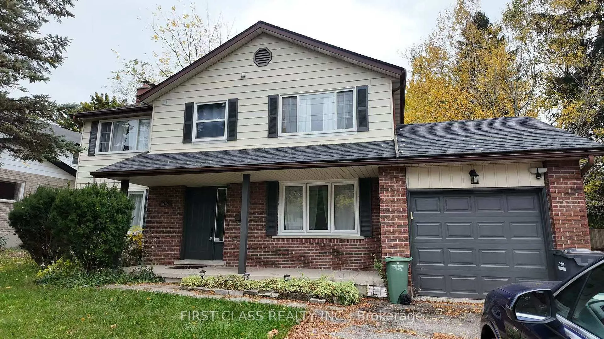 Front of 576 Kortright Road W