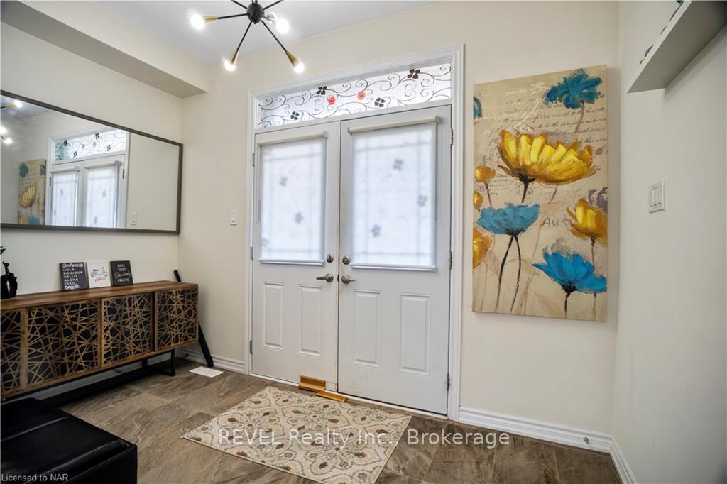 Photo 3 of 22 Frontier Drive, Thorold, Rolling Meadows — HOMEH