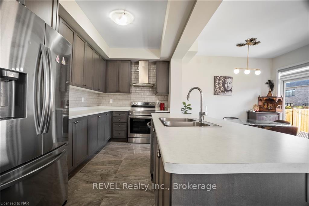 Photo 10 of 22 Frontier Drive, Thorold, Rolling Meadows — HOMEH