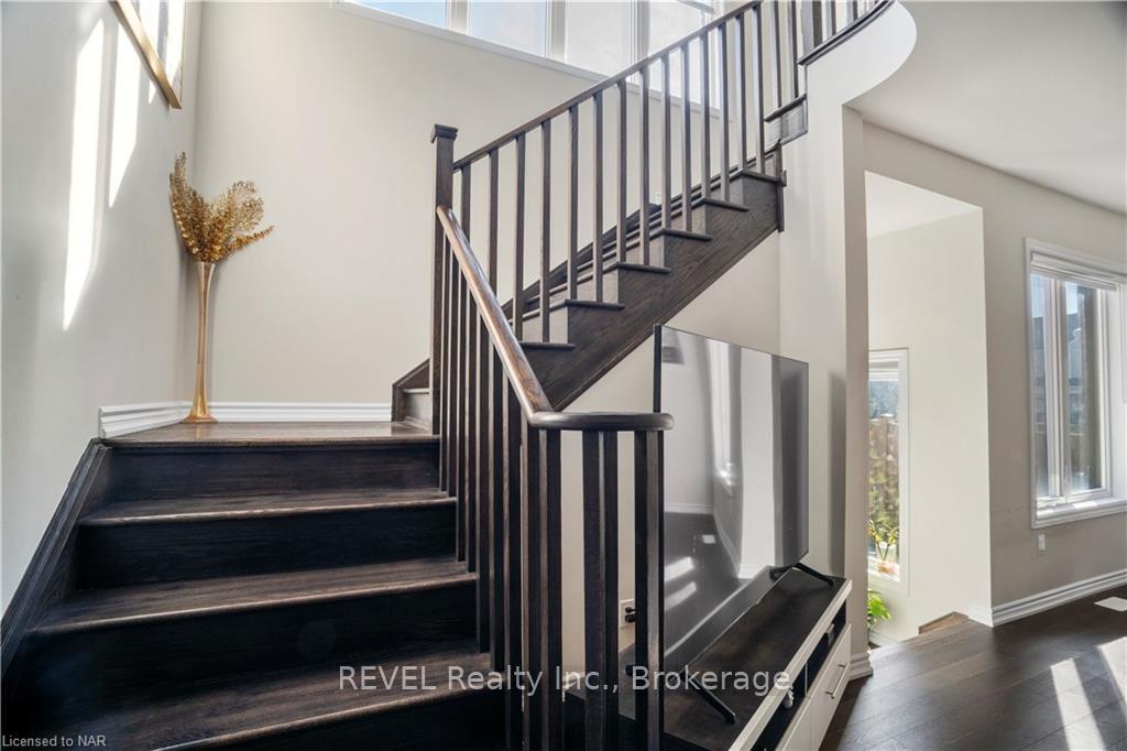 Photo 13 of 22 Frontier Drive, Thorold, Rolling Meadows — HOMEH